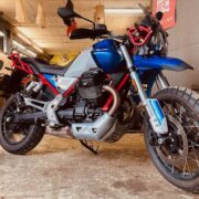 Motocykly na plastice: Moto Guzzi V85 TT bublá do osmdesátek